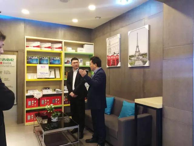 中国电信集团公司总经理杨小伟来我司翼家超市(图5)